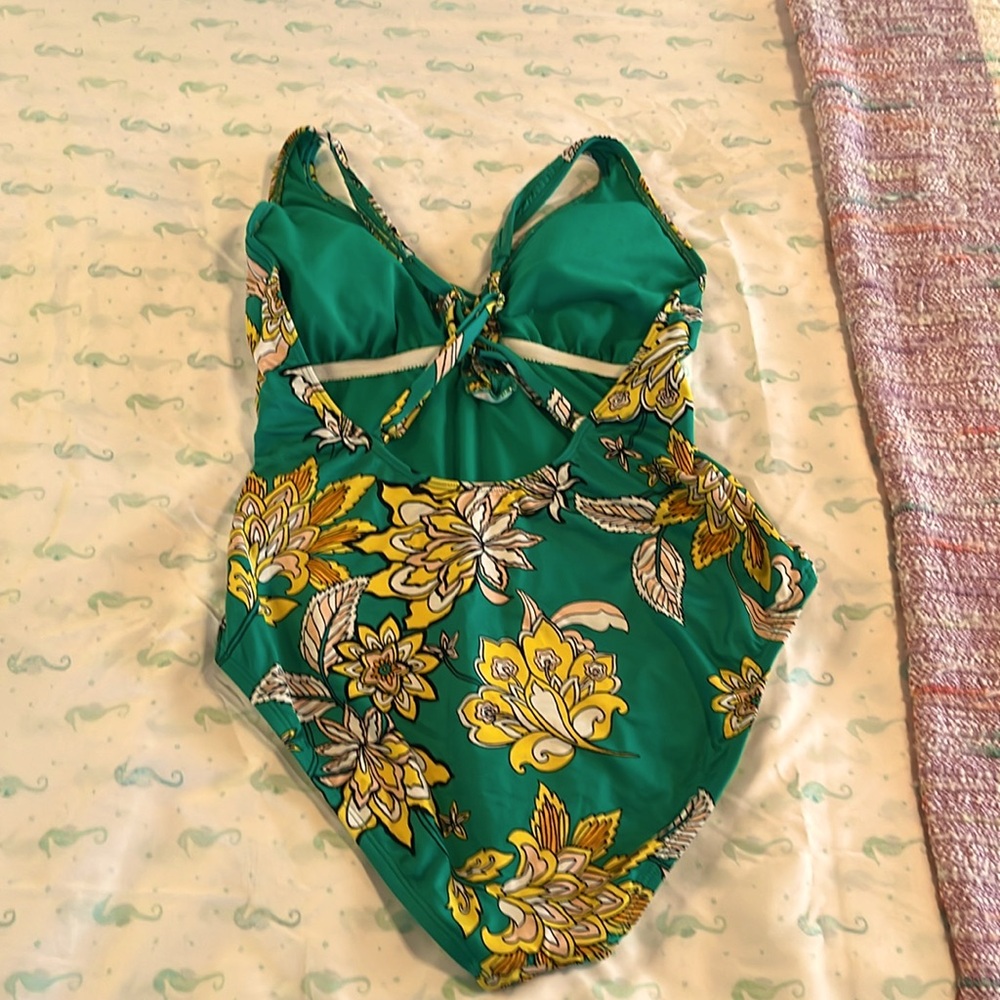 Floral Green Swimsuit - Picture 3 of 3